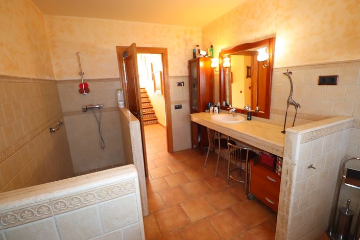 Image No.16-5 Bed Villa for sale