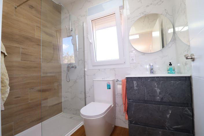 Image No.14-1 Bed Property for sale