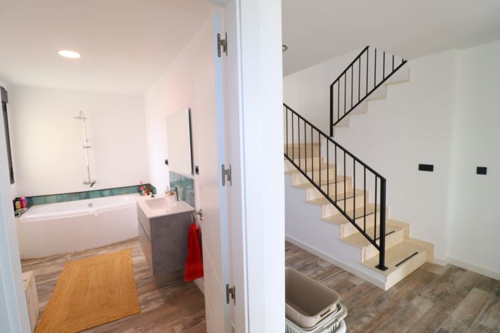 Image No.17-7 Bed Villa for sale