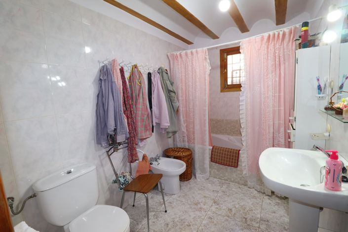 Image No.24-7 Bed Country House for sale