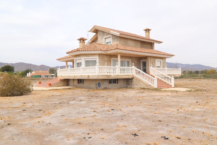 Image No.2-6 Bed Villa for sale