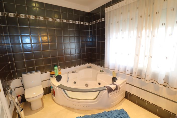 Image No.24-6 Bed Villa for sale