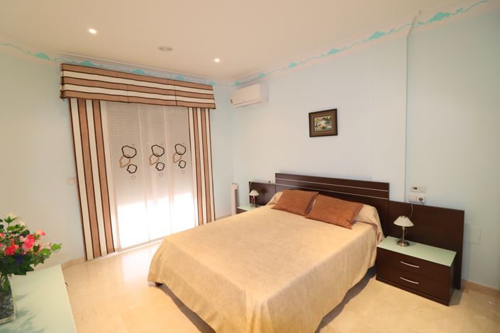 Image No.29-6 Bed Villa for sale