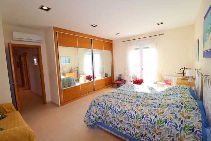 Image No.36-3 Bed Villa for sale