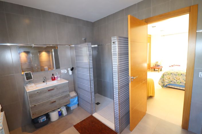 Image No.40-3 Bed Villa for sale