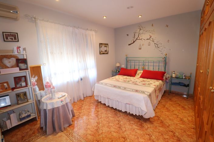 Image No.27-5 Bed Villa for sale