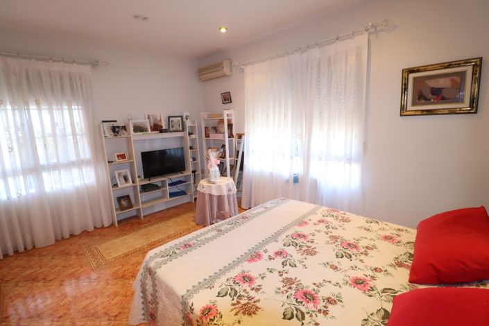 Image No.29-5 Bed Villa for sale