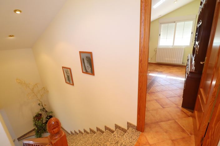 Image No.37-5 Bed Villa for sale