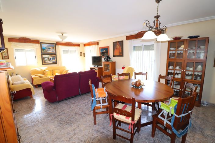 Image No.10-5 Bed Villa for sale