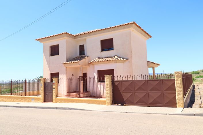 Image No.1-4 Bed Villa for sale
