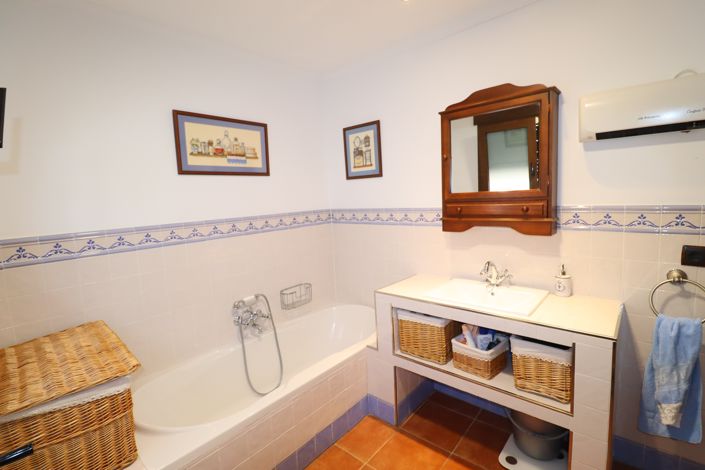 Image No.28-4 Bed Villa for sale