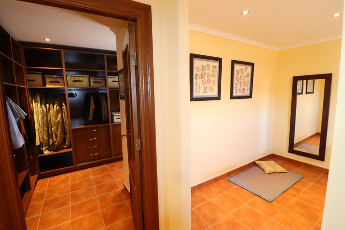 Image No.34-4 Bed Villa for sale