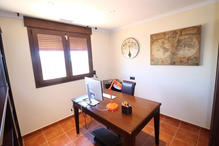 Image No.7-4 Bed Villa for sale