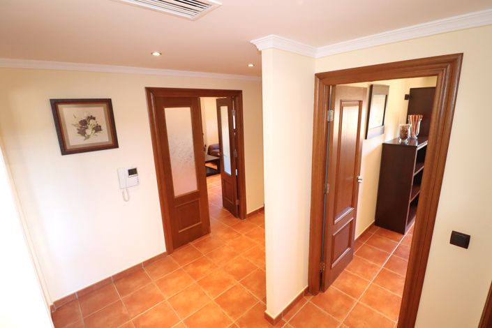 Image No.9-4 Bed Villa for sale