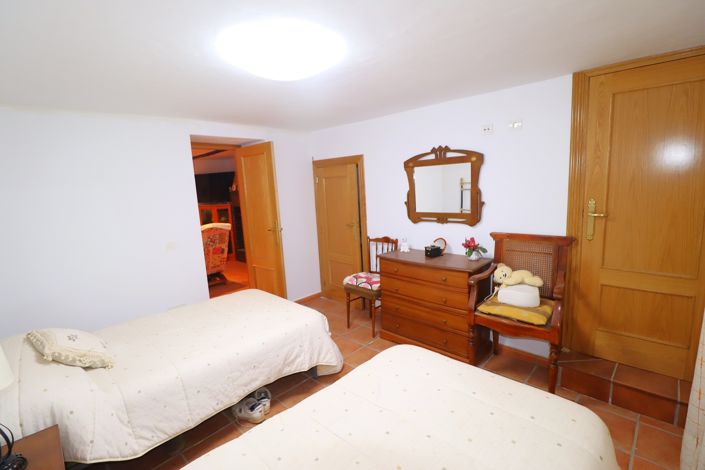 Image No.18-8 Bed Cortijo for sale