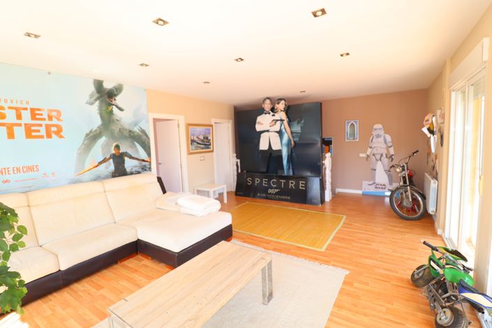 Image No.38-5 Bed Villa for sale