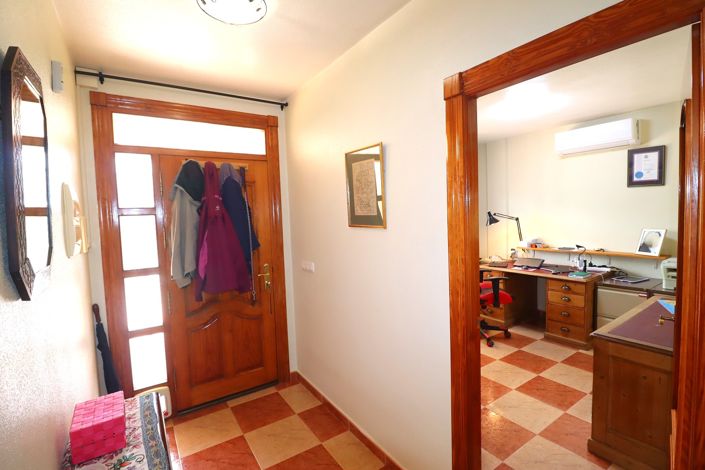 Image No.20-5 Bed Villa for sale