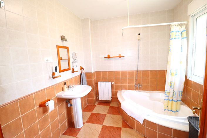 Image No.28-5 Bed Villa for sale