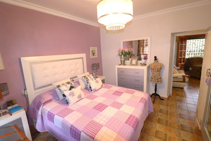 Image No.28-4 Bed Country House for sale