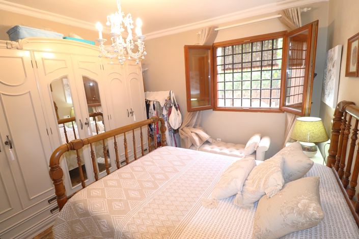 Image No.32-4 Bed Country House for sale