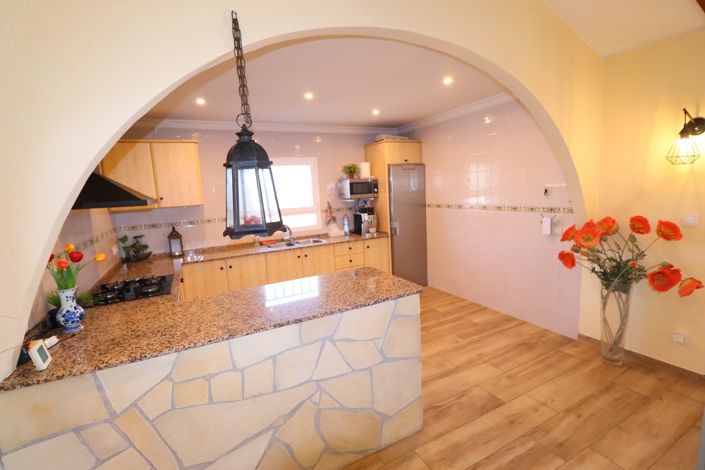 Image No.16-4 Bed Country House for sale