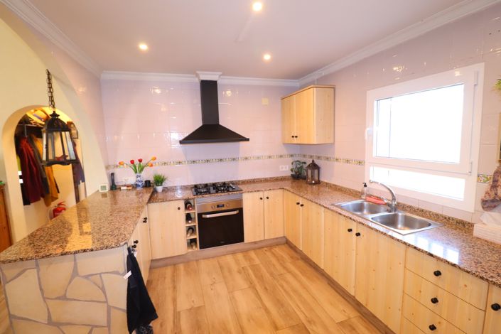 Image No.18-4 Bed Country House for sale