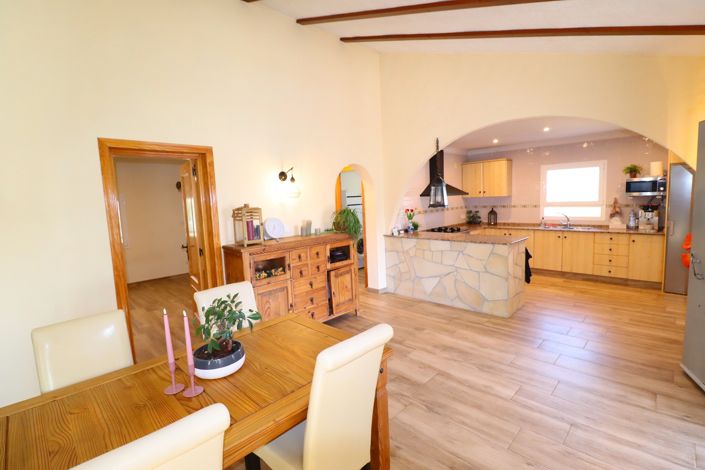 Image No.20-4 Bed Country House for sale