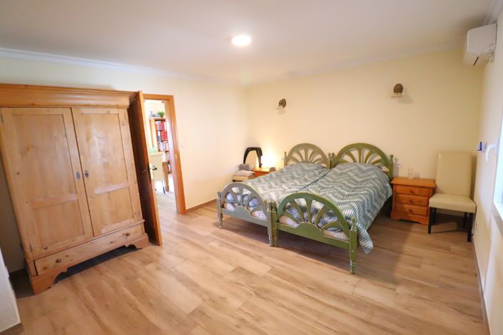 Image No.25-4 Bed Country House for sale