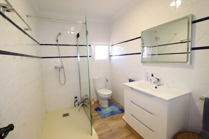 Image No.27-4 Bed Country House for sale