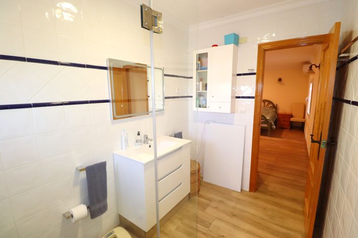 Image No.28-4 Bed Country House for sale