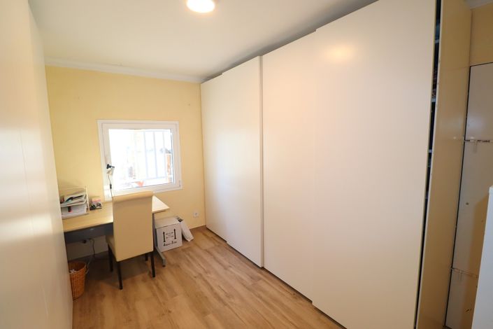 Image No.33-4 Bed Country House for sale