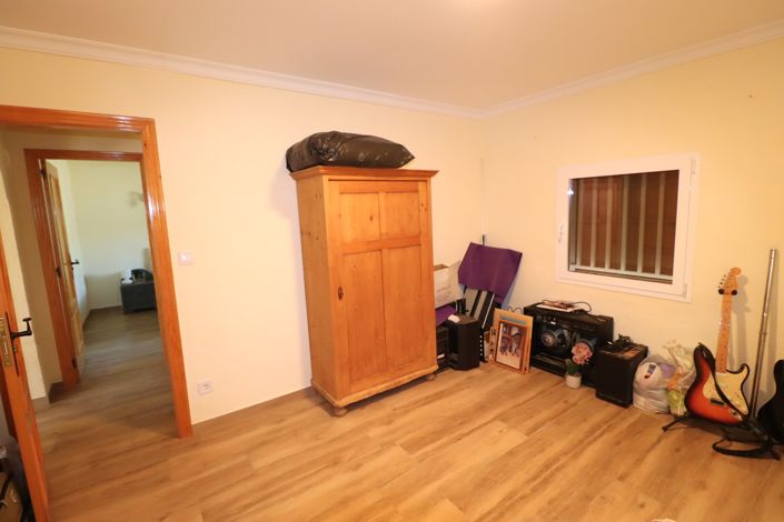 Image No.42-4 Bed Country House for sale