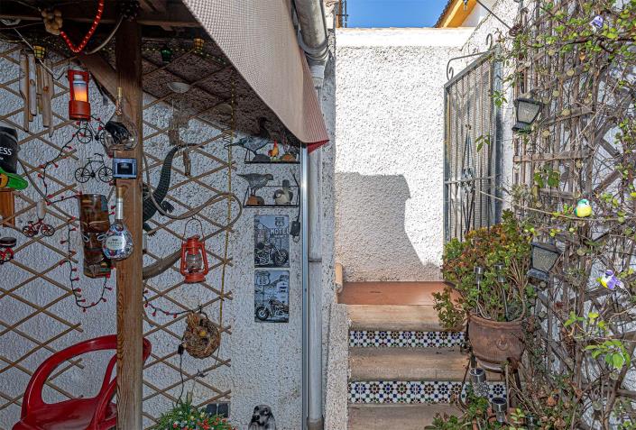 Image No.22-2 Bed Semi-Detached for sale