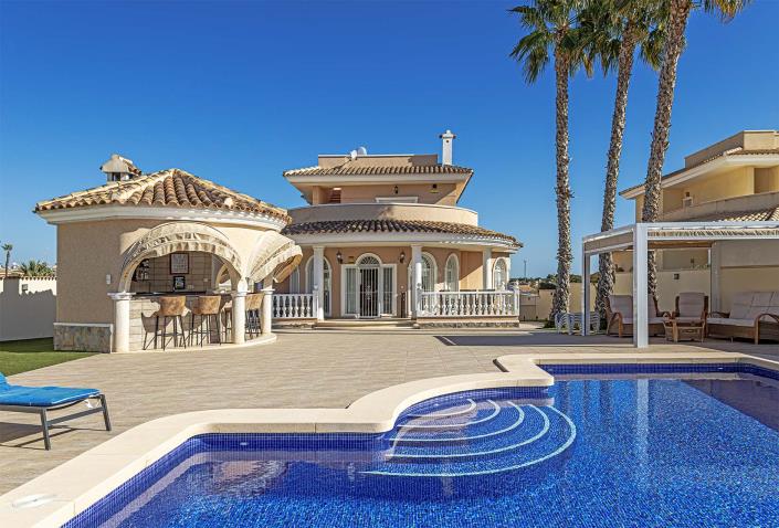 Image No.6-4 Bed Villa / Detached for sale