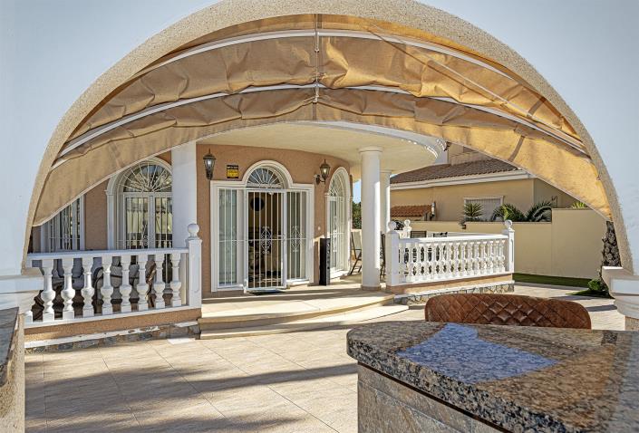 Image No.13-4 Bed Villa / Detached for sale