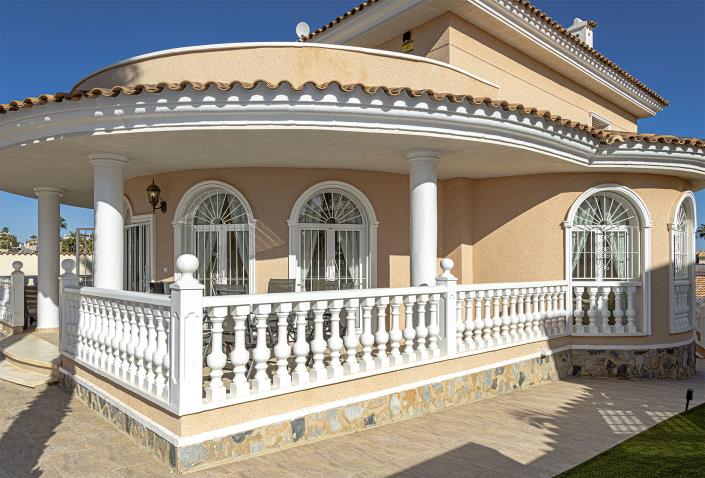 Image No.15-4 Bed Villa / Detached for sale