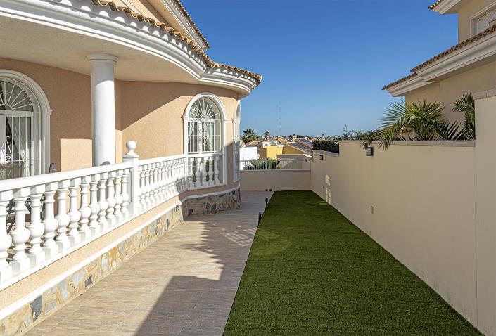 Image No.16-4 Bed Villa / Detached for sale