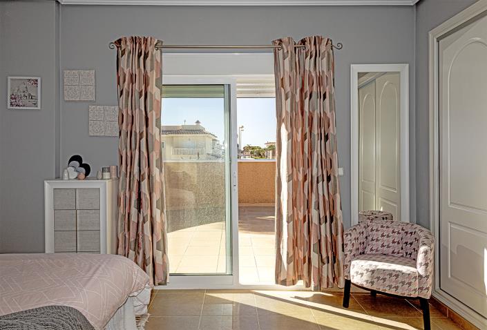 Image No.38-4 Bed Villa / Detached for sale