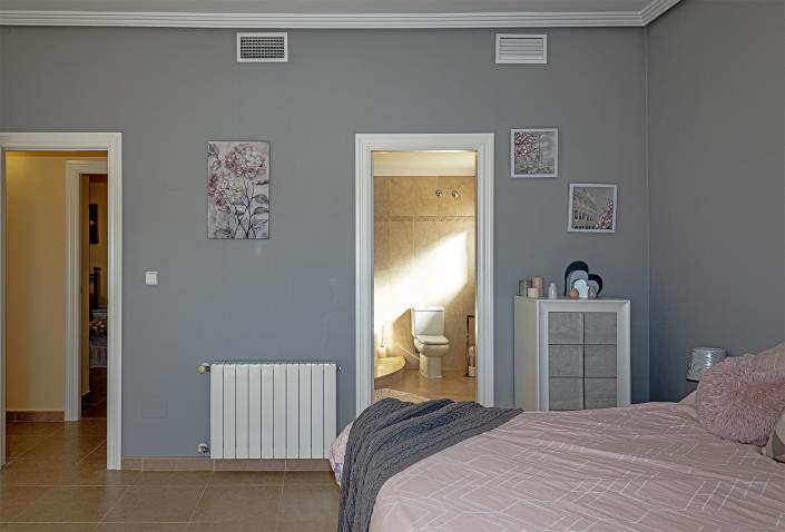 Image No.49-4 Bed Villa / Detached for sale