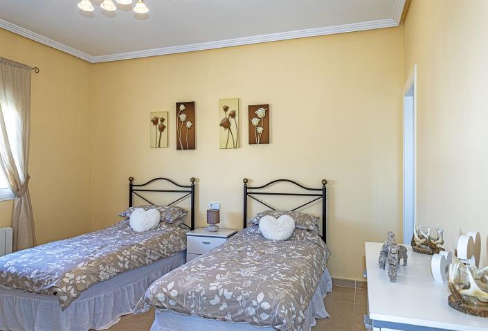 Image No.53-4 Bed Villa / Detached for sale