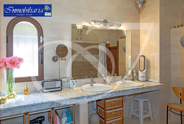 Image No.40-4 Bed Villa for sale