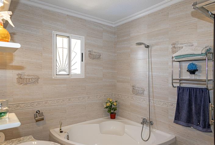 Image No.37-3 Bed Villa / Detached for sale