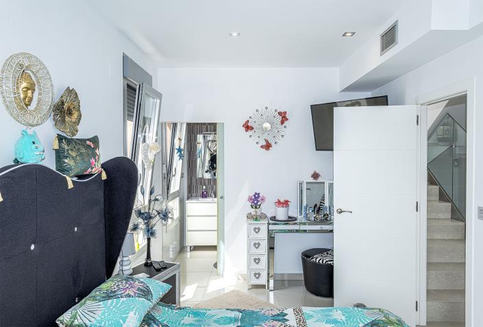 Image No.38-3 Bed Villa / Detached for sale