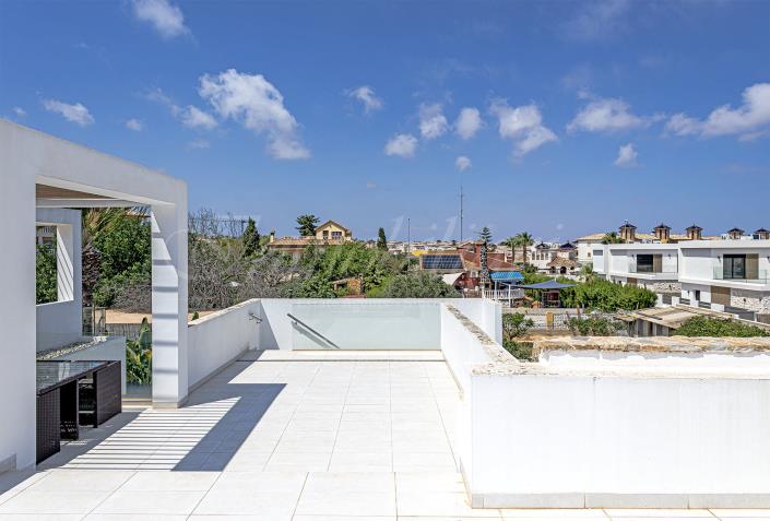 Image No.32-2 Bed Villa / Detached for sale