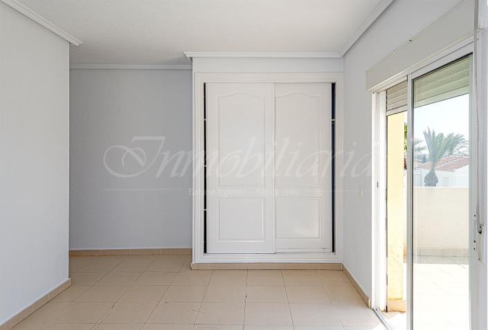 Image No.37-5 Bed Villa / Detached for sale