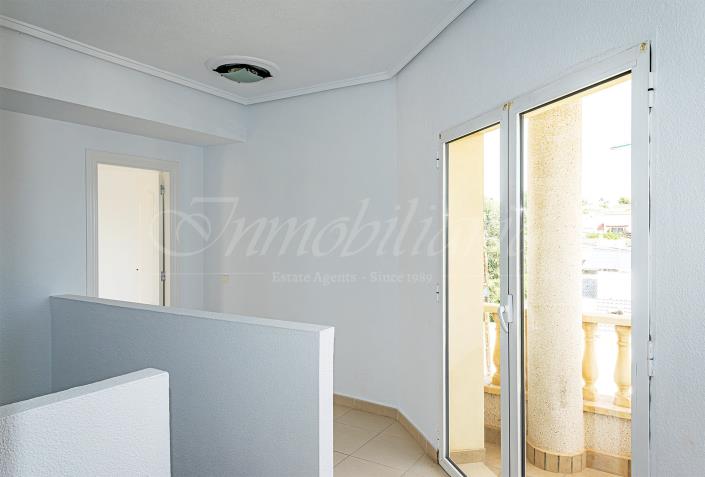 Image No.38-5 Bed Villa / Detached for sale