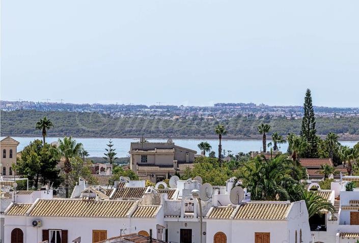 Image No.43-5 Bed Villa / Detached for sale