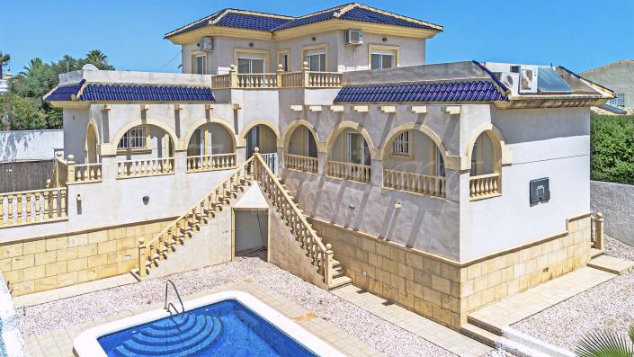 Image No.53-5 Bed Villa / Detached for sale