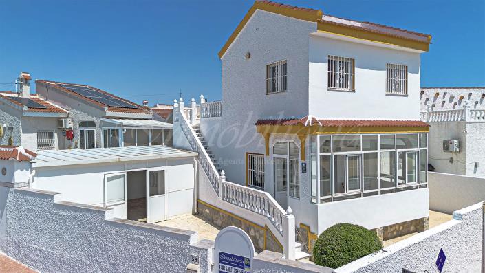 Image No.1-4 Bed Villa / Detached for sale