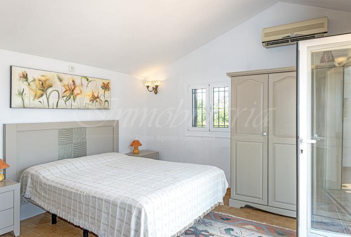 Image No.33-3 Bed Villa / Detached for sale